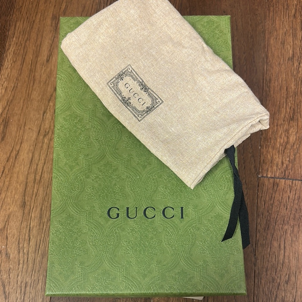 Gucci Glossy White Block Heel Sandals - Picture 6 of 8